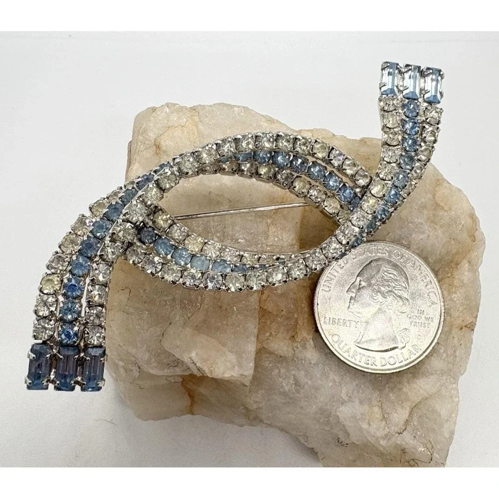 Vintage Light Blue & Clear‎ Rhinestone Twisted Silver Tone Retro Mod 50s/60s